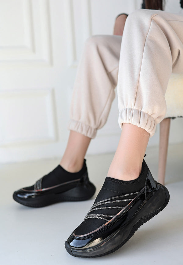 Scarpax Keita Siyah Rugan Streç Detaylı Siyah Tabanlı Spor Ayakkabı