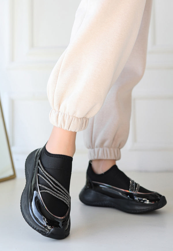 Scarpax Keita Siyah Rugan Streç Detaylı Siyah Tabanlı Spor Ayakkabı