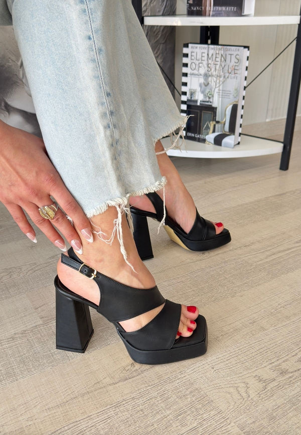 Scarpax Cica Siyah Cilt Topuklu Ayakkabı