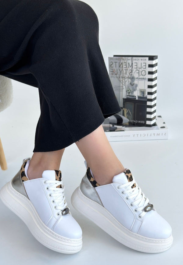 Scarpax Gasta Beyaz Cilt Gümüş Detaylı Bağcıklı Spor Ayakkabı