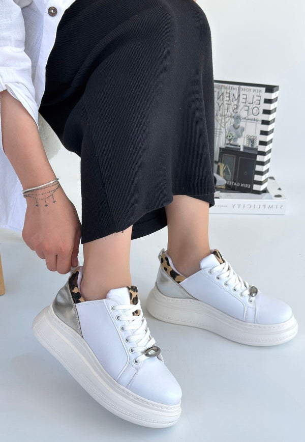 Scarpax Gasta Beyaz Cilt Gümüş Detaylı Bağcıklı Spor Ayakkabı