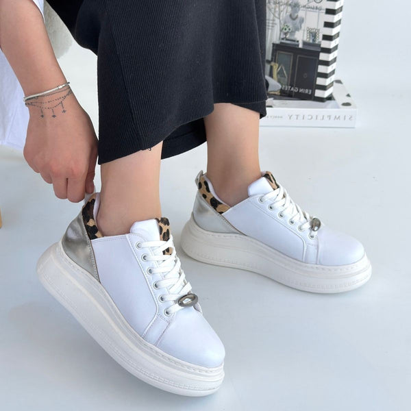 Scarpax Gasta Beyaz Cilt Gümüş Detaylı Bağcıklı Spor Ayakkabı