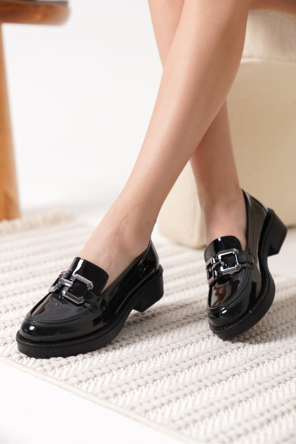 Scarpax Caro Kadın Rugan Siyah Gümüş Tokalı Loafer