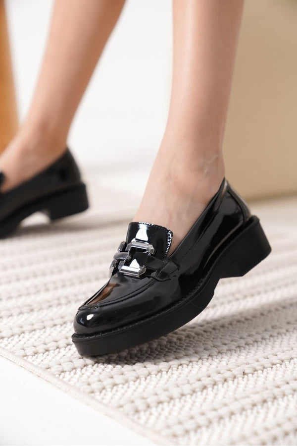 Scarpax Caro Kadın Rugan Siyah Gümüş Tokalı Loafer