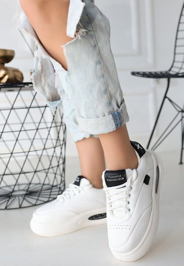 Scarpax Chris Beyaz Cilt Siyah Detaylı Bağcıklı Spor Ayakkabı