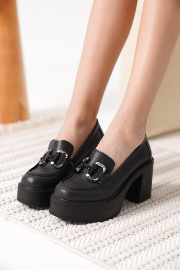 Scarpax Felice Siyah Gümüş Tokalı Kadın Loafer