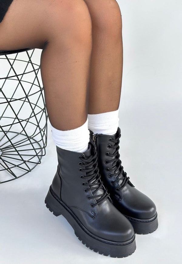 Scarpax Jonni Siyah Cilt Bağcıklı Bot