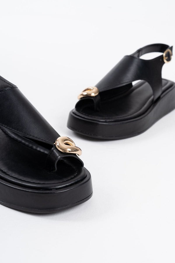 Scarpax Milena Siyah Cilt Toka Detaylı Sandalet