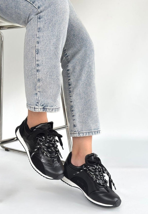 Scarpax Ranu Siyah Cilt Paraşüt Detaylı Bağcıklı Spor Ayakkabı