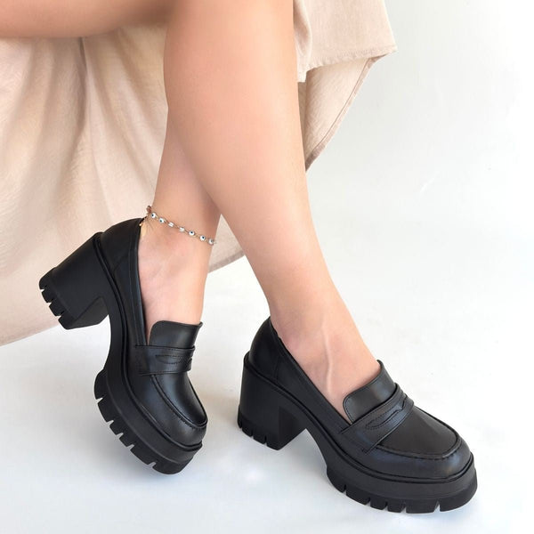 Scarpax Janes Siyah Cilt Dolgu Topuk Ayakkabı