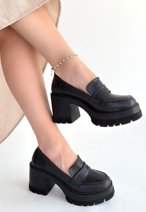 Scarpax Janes Siyah Cilt Dolgu Topuk Ayakkabı