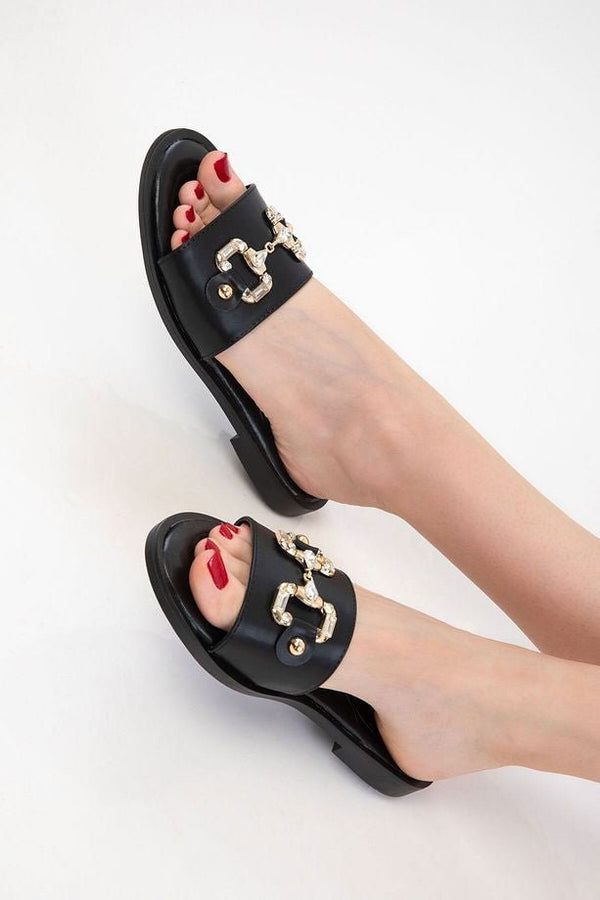 Scarpax Toha Siyah Cilt Tokalı Terlik